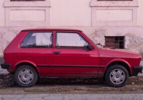 Vrsac,,Serbia,-,December,10,,2016:,Selective,Blur,On,Red